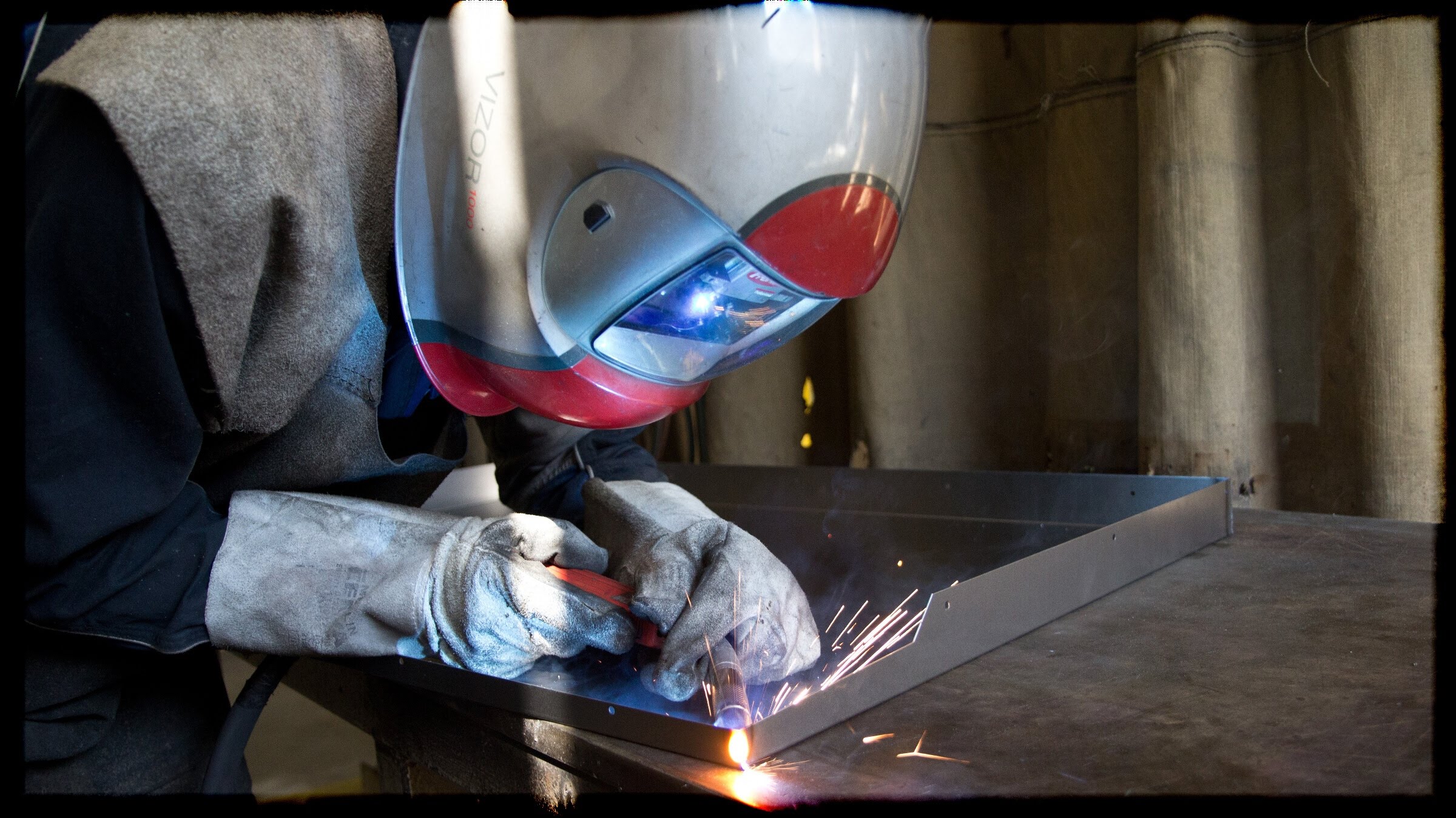 Sváření metodou MIG/MAG nebo také CO2 svařování při použití plynu